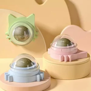 Boules d'herbe à chat amusantes et léchables pour chats.