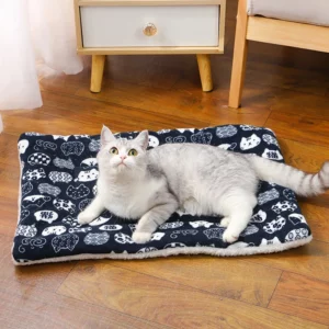 Tapis de couchage épais en flanelle respirante pour petits chiens et chats .